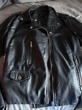 New Look Black Faux Leather Moto Jacket with Zipper Detail